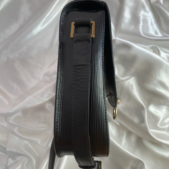 SOLD Louis Vuitton Epi St Cloud GM Crossbody - Picture 2 of 9